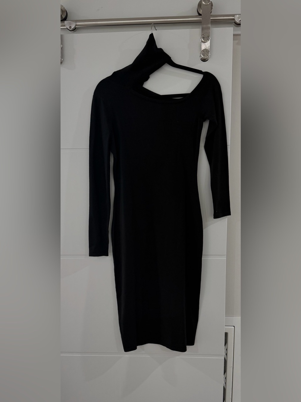 L'AGENCE Black Long-Sleeve Asymmetric Neck Bodycon Dress